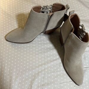 Elegant Beige Ankle Boots